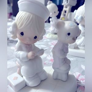 Previous Moments figurine “Love Beareth All Things”